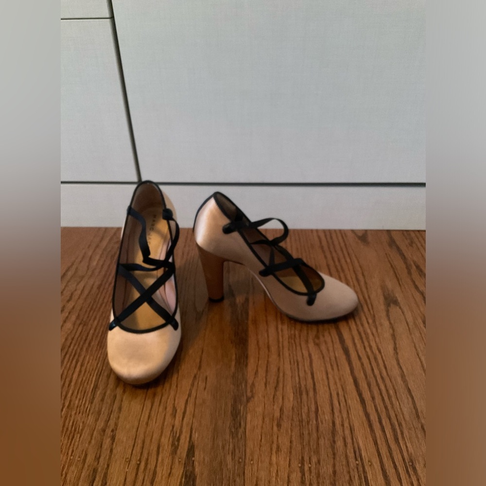 Champagne satin Marc Jacob’s high heels